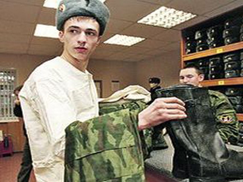 Военным поднимут зарплаты и пенсии.