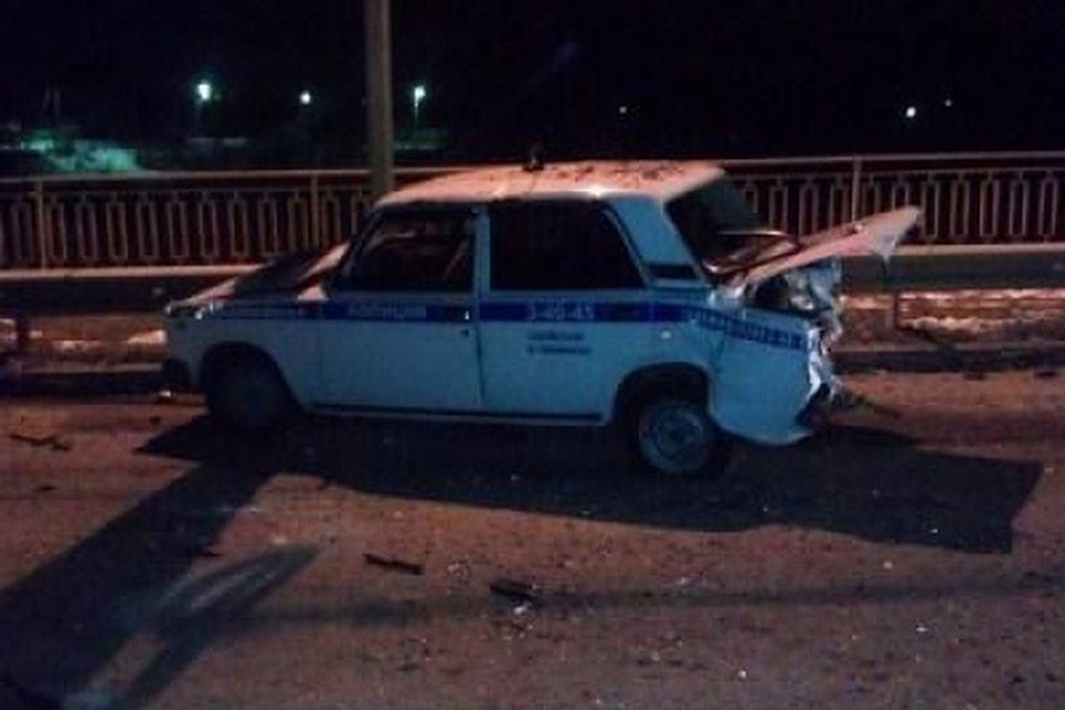 Пьяный водитель наехал на патрульную машину