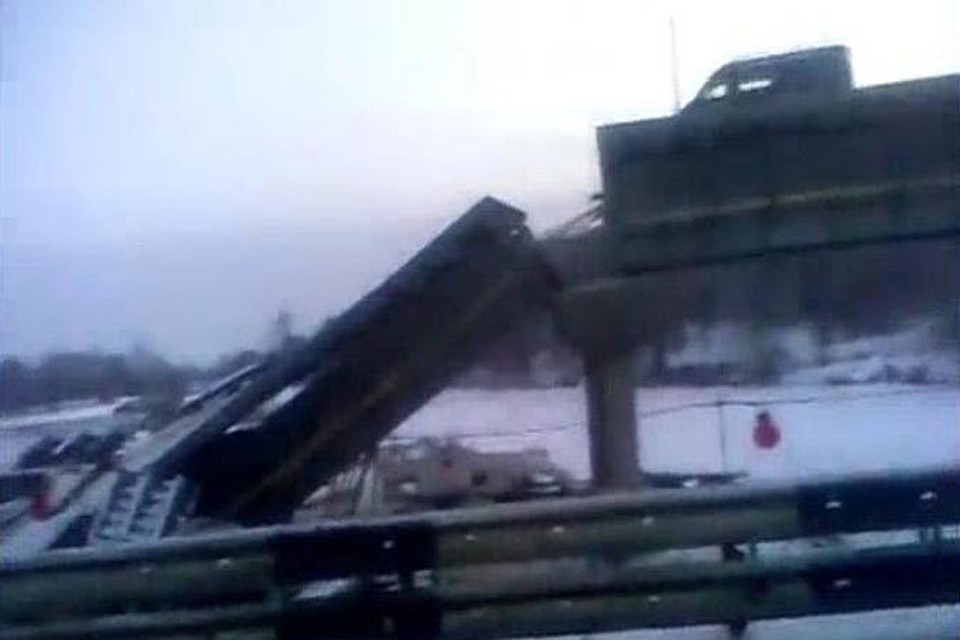 Мост, уже похоронивший под собой двух человек, продолжает калечить людей.