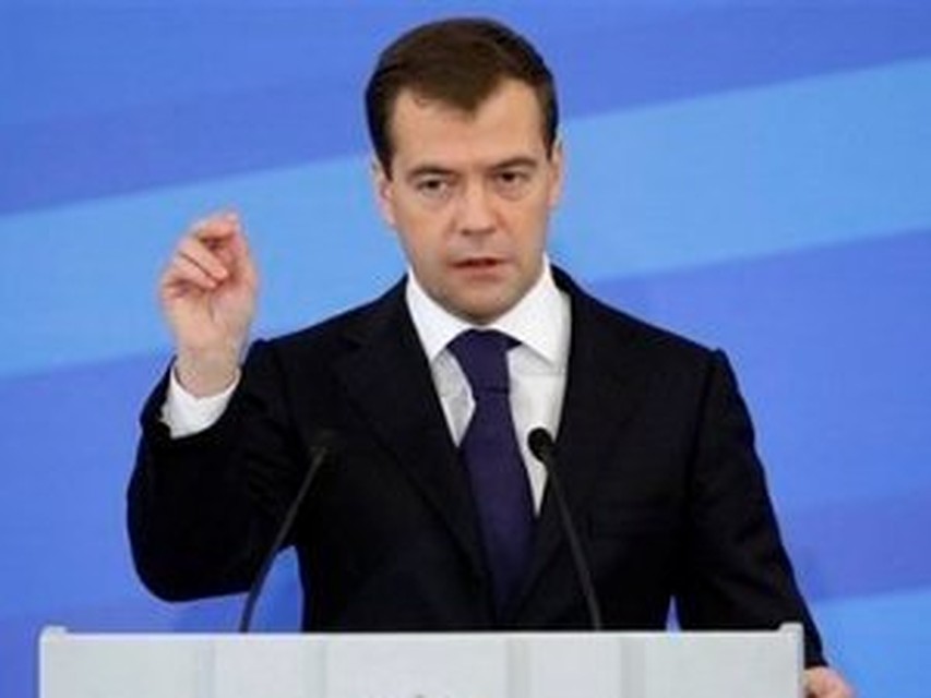 Выступая в Лондоне, Дмитрий Медведев заявил, что Россия будет помогать не только бедным странам, но и своим обедневшим гражданам.