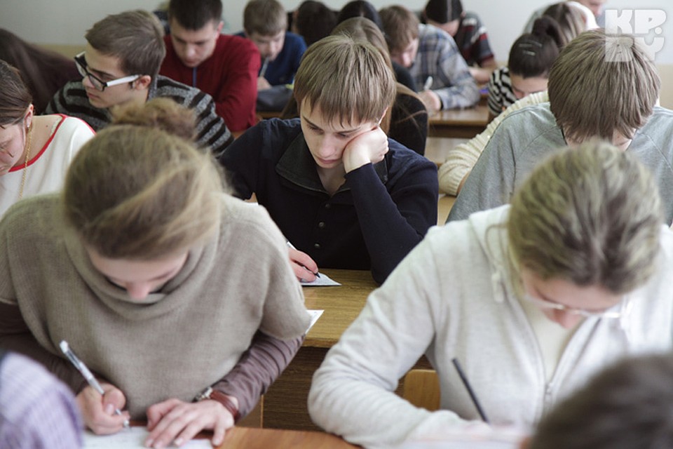 Опять новые правила приема в вузы будут известны не раньше чем в середине учебного года.
