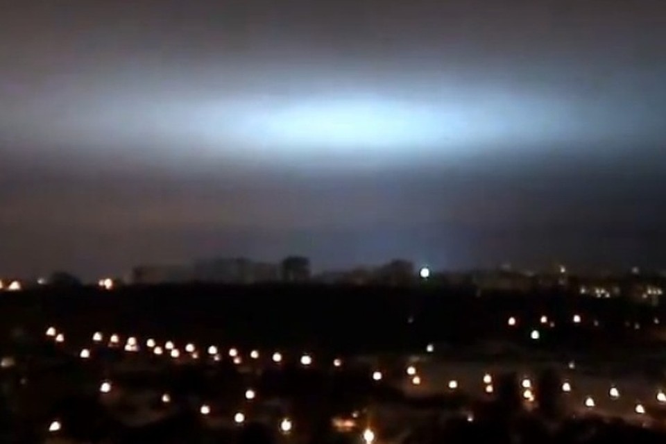 Свечение в небе, и правда, было странное