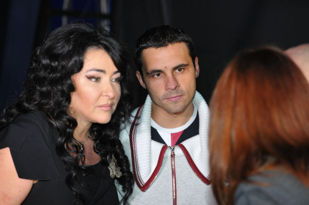 Неравный брак пары где женщина старше мужчины. Блогер