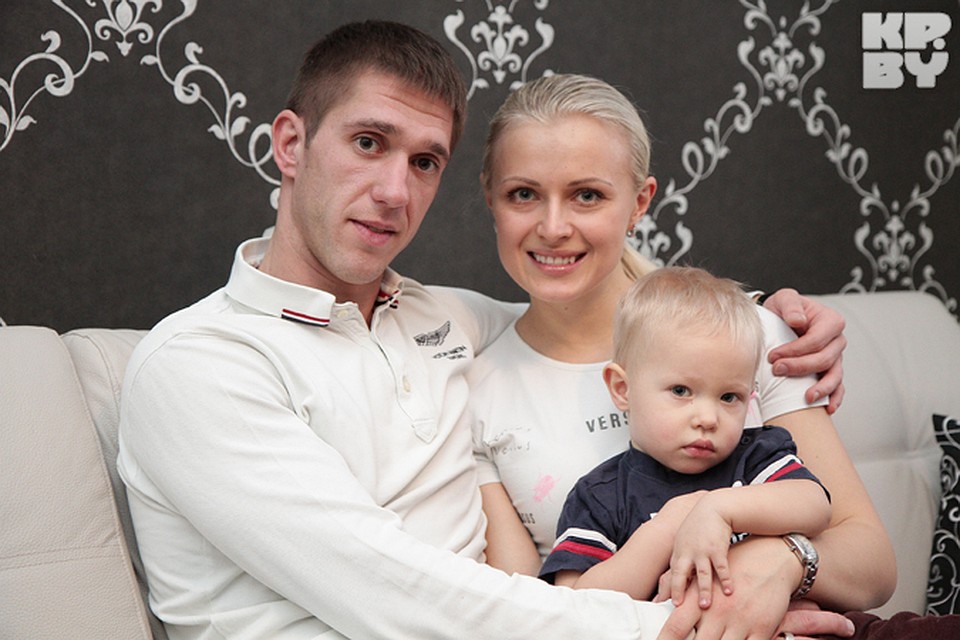 Олимпийский чемпион Антон Кушнир и его жена Наташа стали родителями во второй раз, у пары родилась дочь Верочка.