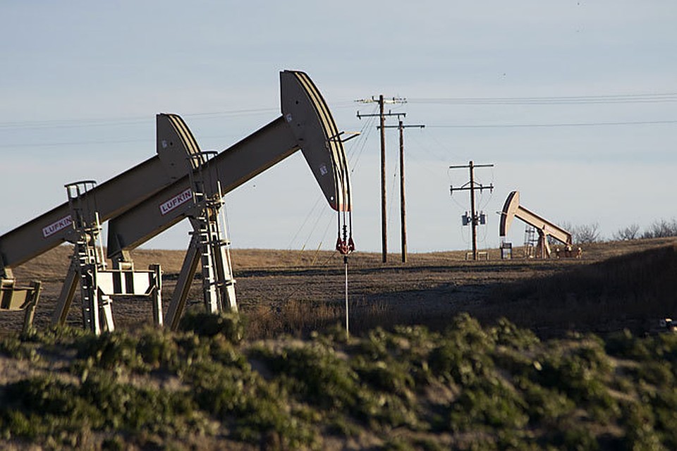 Цены на нефть к утру понедельника, 1 декабря, достигли минимальных показателей с мая 2010 года - прошлого кризиса