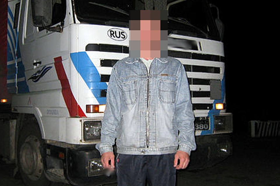 Как и все дальнобойщики он фотографировался на фоне своих машин. Фото: соцсети