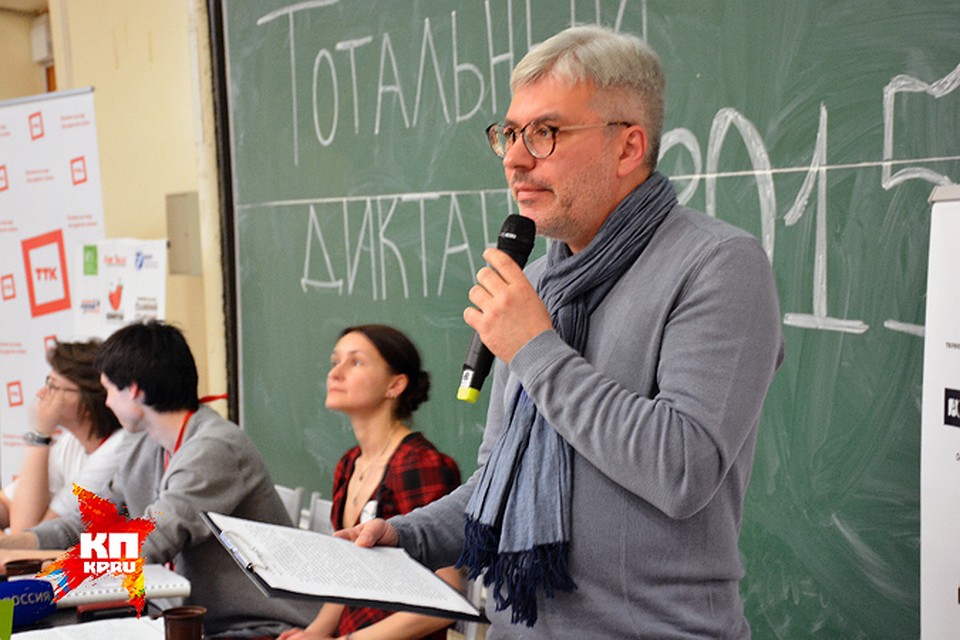 Евгений Водолазкин диктует свой текст. Это отрывок из его новой книги «Авиатор».