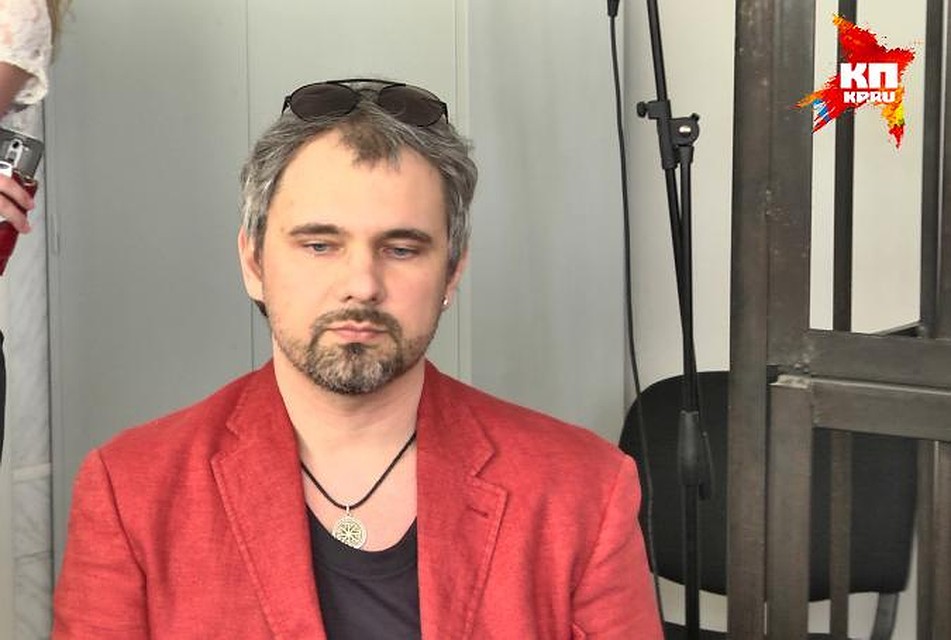В суде показали видеозапись, как Дмитрий Лошагин возвращается с вечеринки в порванной рубашке