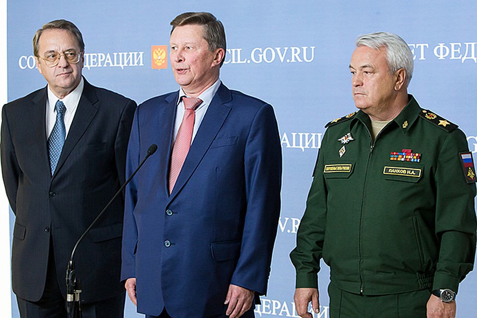 Обращение президента России в Совете Федерации представили сенаторам глава АП Сергей Иванов, заместитель министра иностранных дел России Михаил Богданов и замминистра Обороны Николая Панков
