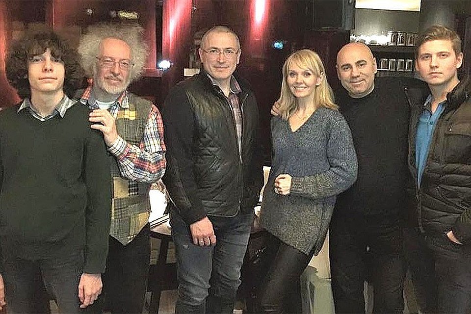 Фотография, опубликованная в соцсети главным редактором "Эхо Москвы" Алексеем Венедиктовым, стала причиной эпической дискуссии, и это еще мягко сказано