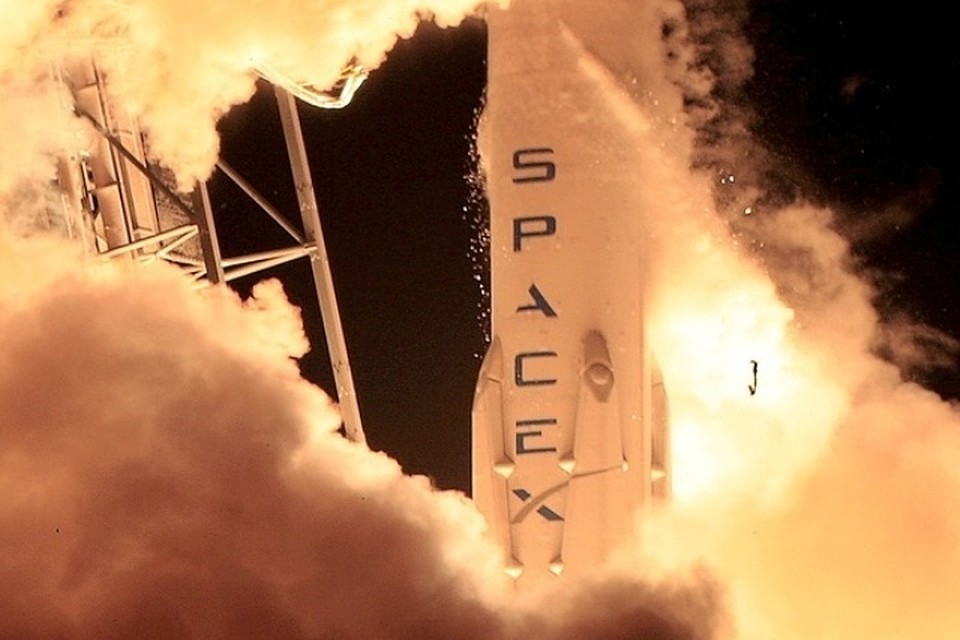 Старт ракеты-носителя Falcon 9 с коммуникационным спутником SES-9 с космодрома во Флориде