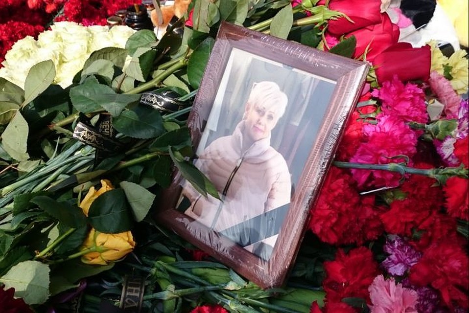 Фотографии погибших возвращают их родственникам.