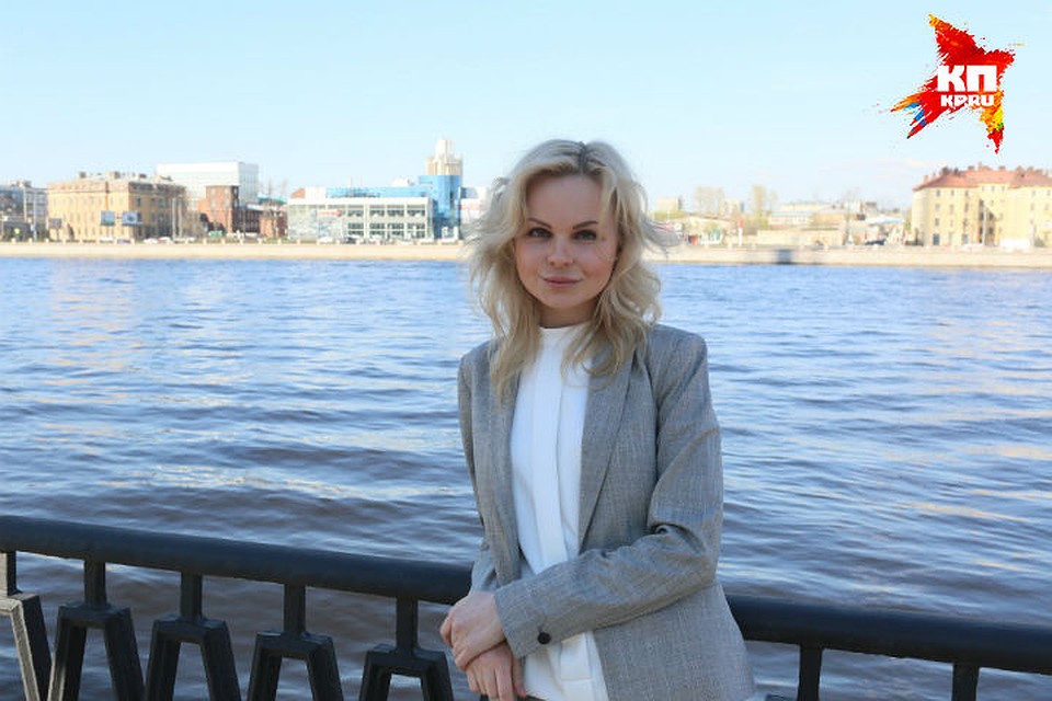 Певица начала сольную карьеру