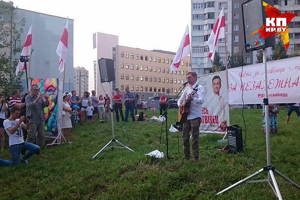 Лявон Вольский дал концерт в Сухарево.