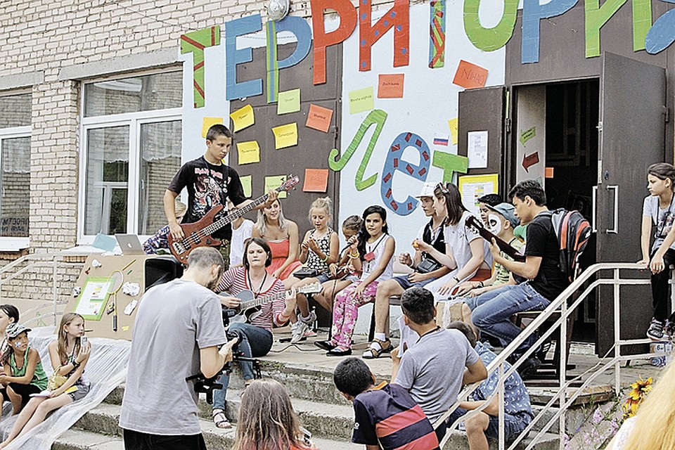 В лагерь «Территория лета» дети ходят даже в разгар каникул. Фото: Александр ЗЮЗЯЕВ
