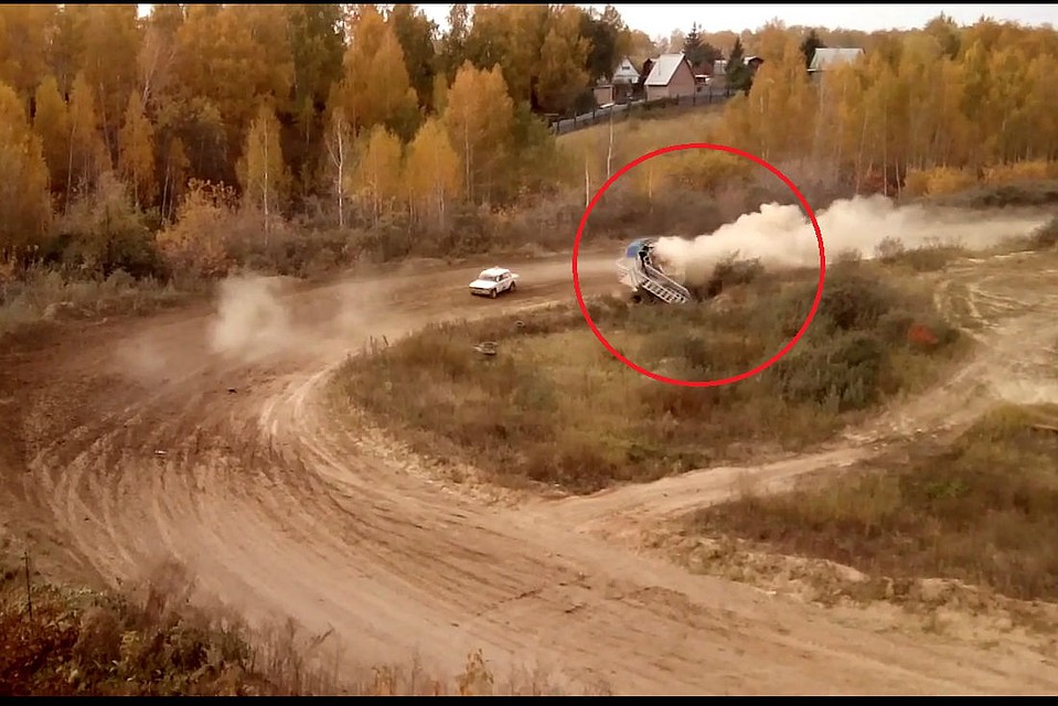Момент аварии попал на видео.