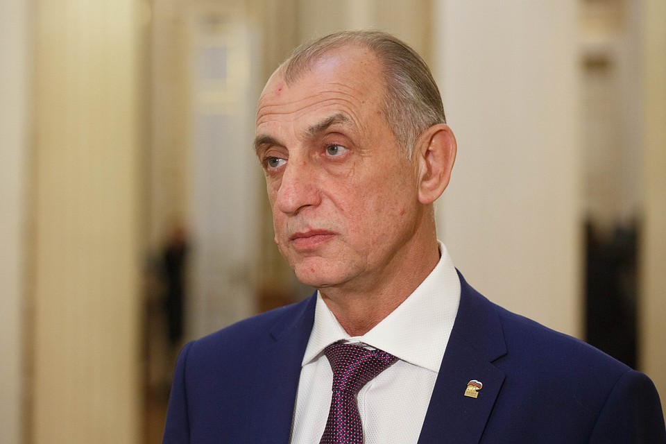 Анатолий Дроздов говорил, что всегда с собой носит расческу
