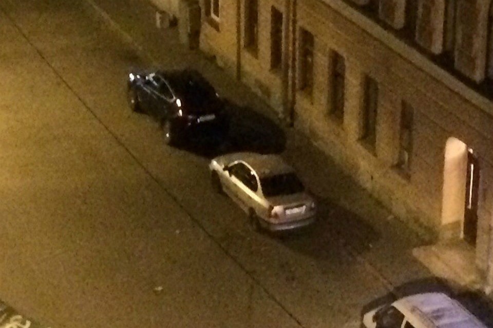 Шум от упавшего на автомобиль арбуза поднял на уши весь район. Фото: "ДТП и ЧП" ВКонтакте