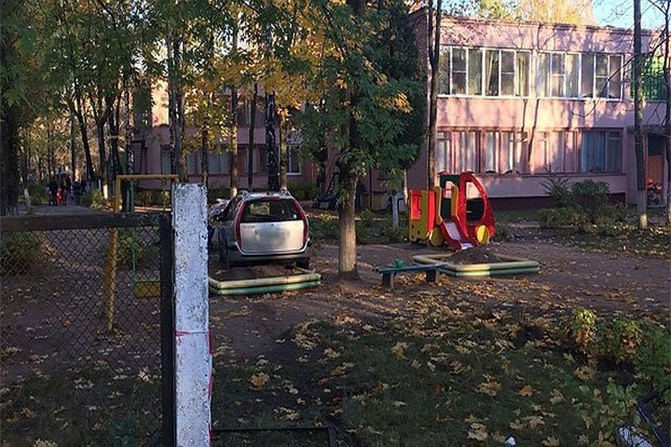 В Минске легковая машина снесла ограду детского сада Фото: ГАИ