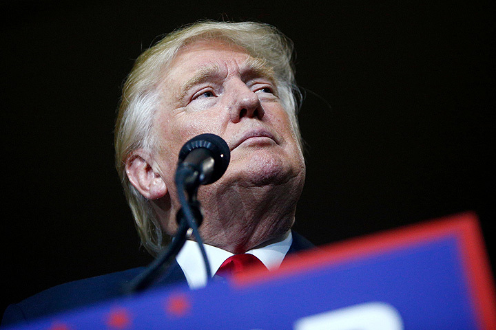 Многие по ту и эту сторону океана обзывают Трампа позором Америки, награждают прочими нехорошими эпитетами, постоянно предрекают выскочке крах.