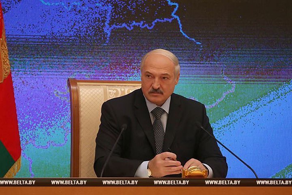 Лукашенко: Гаджеты, айфоны, плафоны и прочее – это будет приносить богатство в будущем. ФОТО: БелТА