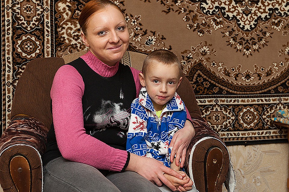 Врачи установили мальчику кохлеарный имплант - маленький аппарат, который полностью преобразил жизнь малыша