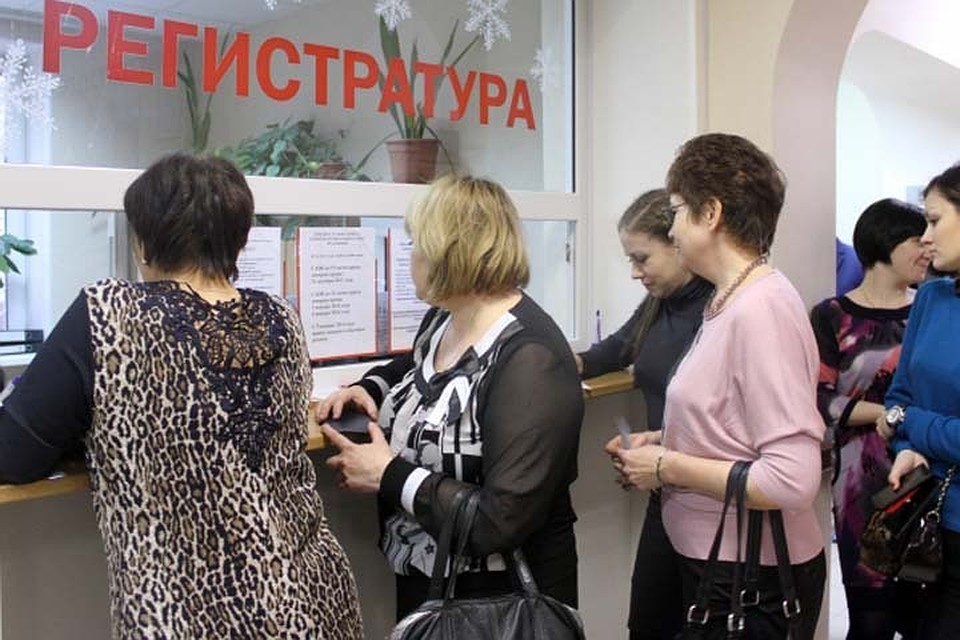 От того, что медиков вынудят натягивать улыбки на лица, работать они лучше не станут