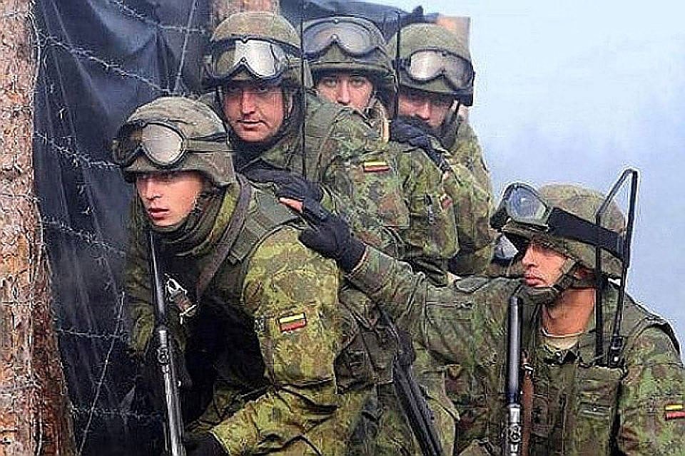 Литовские военные вместе с натовскими союзниками участвуют в программе подготовки украинской армии. Фото: с сайта arms-expo.ru