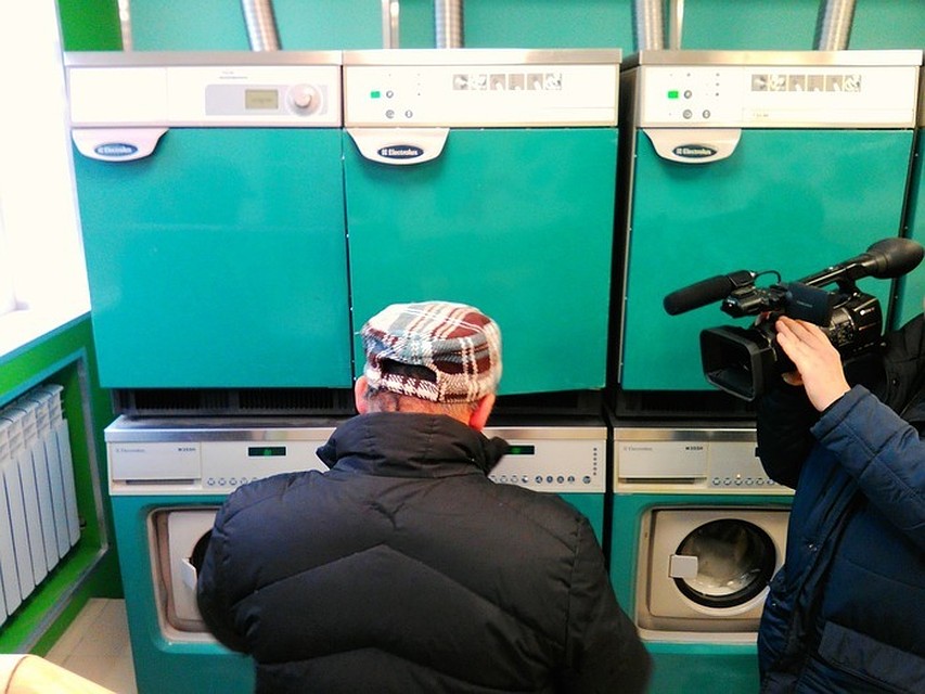 Постирать и высушить вещи бездомные Петербурга могут теперь бесплатно