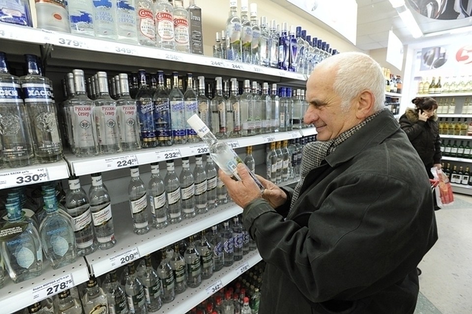 За январь - октябрь 2016 года наши земляки купили 383,94 тысячи декалитров крепкого спиртного!