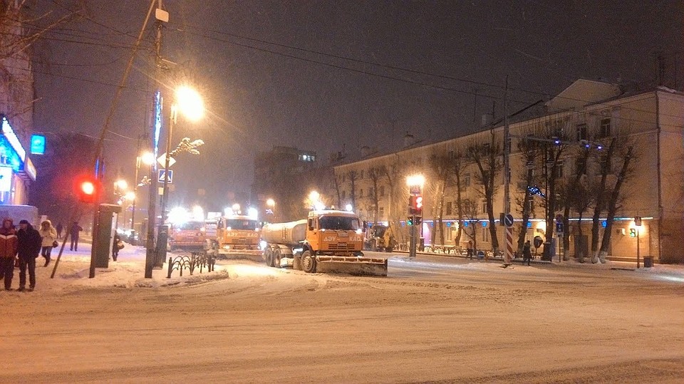 Снег с тюменских улиц вывезут в ночные часы