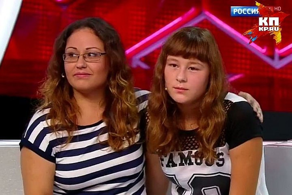 Полина с подругой семьи Марией. Фото: скриншот видео