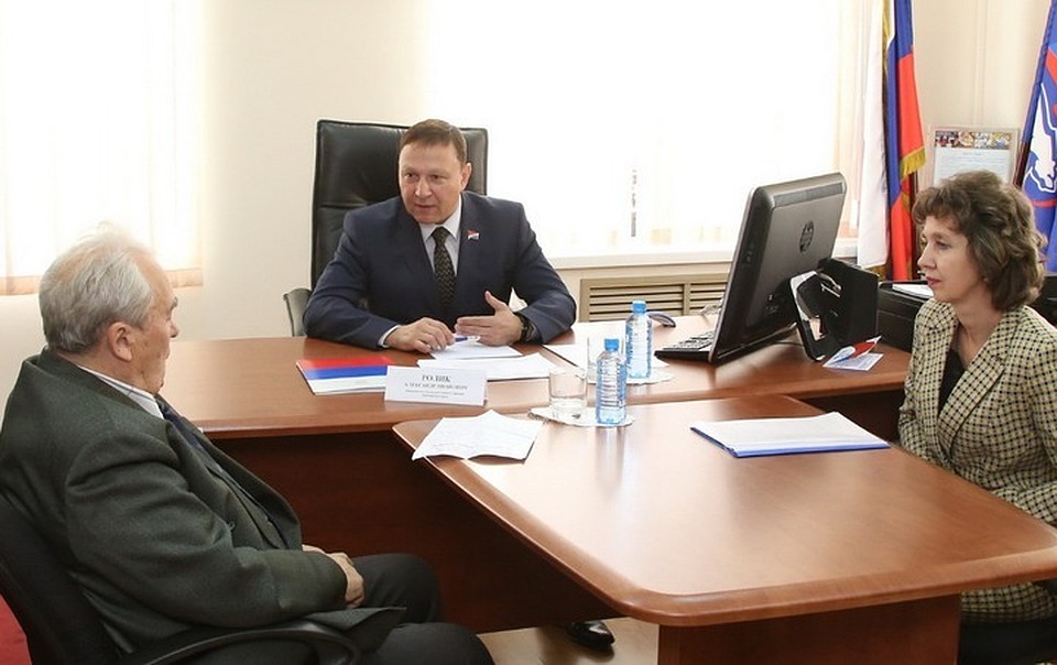 Многие проблемы были решены в ходе приема. Фото: Александр МАСЛЯНКО.