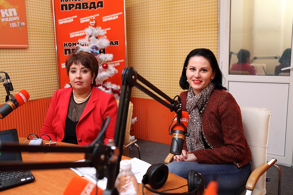 Первый замминистра ЖКХ Ставропольского края Ольга Силюкова и начальника отдела информационно-методической работы краевого минЖКХ Наталия Колесникова.