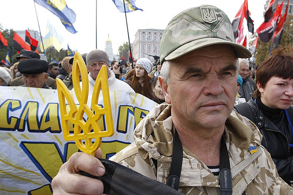 Киевские националисты активно возмущаются «зраде» (предательстве по укр.) поляков, но обвиняют в ней не Варшаву, а пресловутую «руку Москвы». Фото: Vladimir Sindeyeve/NurPhoto/Zumapress/TACC