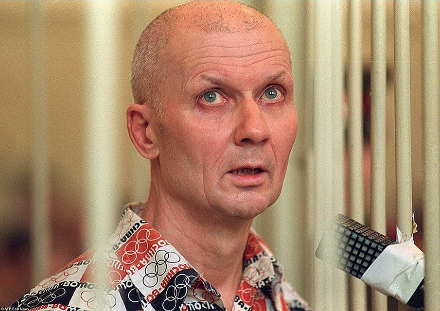 Андрей Чикатило - самый известный маньяк-убийца в истории России, печально прославившийся количеством жертв.