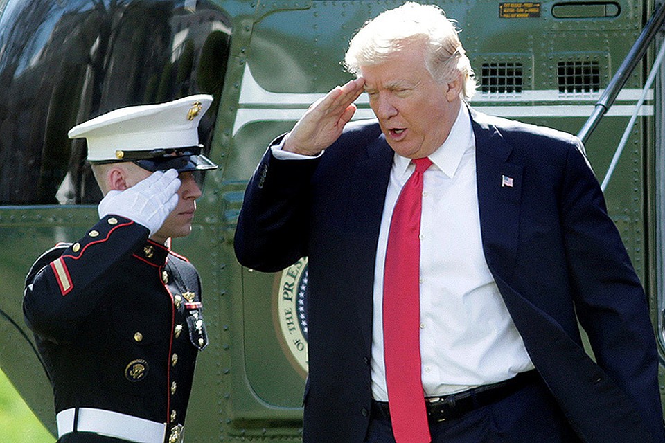 Американские обыватели уже ропщут на Трампа, отдающего предпочтение пушкам, а не маслу.