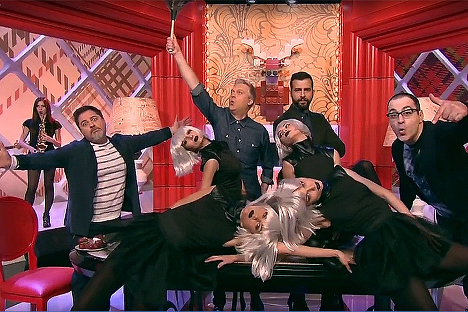 Ведущие сделали кавер на летний хит Робби Уильямса Party Like A Russian