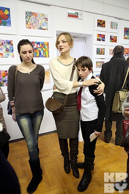 В Минске проходит выставка "Арт-равновесие". На ней представлено творчество детей с особенностями психофизического развития. Это совместный проект общественного объединения «Здоровый выбор» и вспомогательной школы-интерната №7 г. Минска. Выставка продлится в музее истории белорусского кино до 28 декабря.