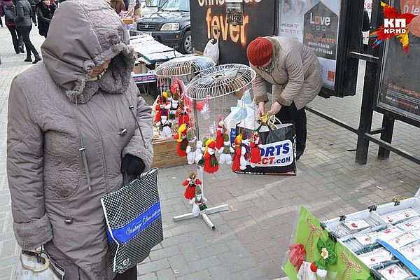 Продавцы молдавскими бело-красными символами весны пока в сплошных убытках