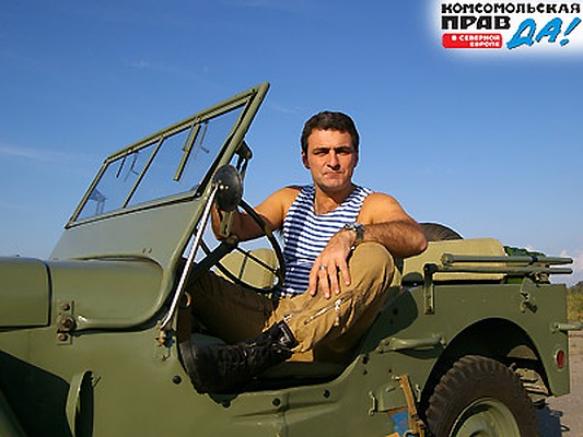 Вариант вездехода Willys был представлен армейскому руководству 11 ноября 1940, а 23 ноября свой вариант показал Ford. Willys и Ford получили заказ на 1500 автомобилей, поставки автомобилей начались в начале 1941 года. Но в июле 1941 правительство США приняло решение оставить на вооружении только одну модель автомобиля — Willys MA. Автомобиль модернизировали с учетом результатов испытаний и необходимости унификации между разными фирмами.