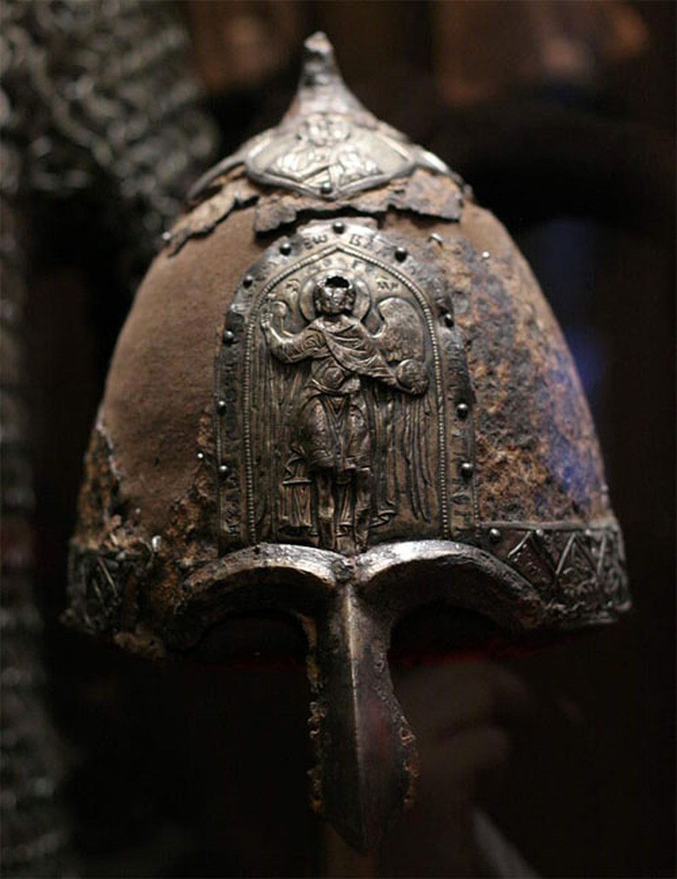 Шлем князя Ярослава Всеволодовича обнаружен крестьянкой в XIX веке. Фото: wikipedia.org