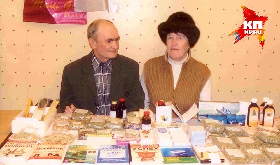 Сначала брат и сестра торговали травяными сборами, потом стали работать в местном Дворце культуры Фото: архив семьи Бабушкиных