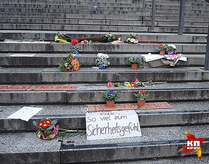 Мемориал жертвам насилия в новогоднюю ночь у Кельнского собора Фото: REUTERS