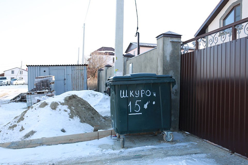 Позорная для города-героя фамилия красуется возле одного из недавно построенных особняков Фото: Пауль ГУРИН
