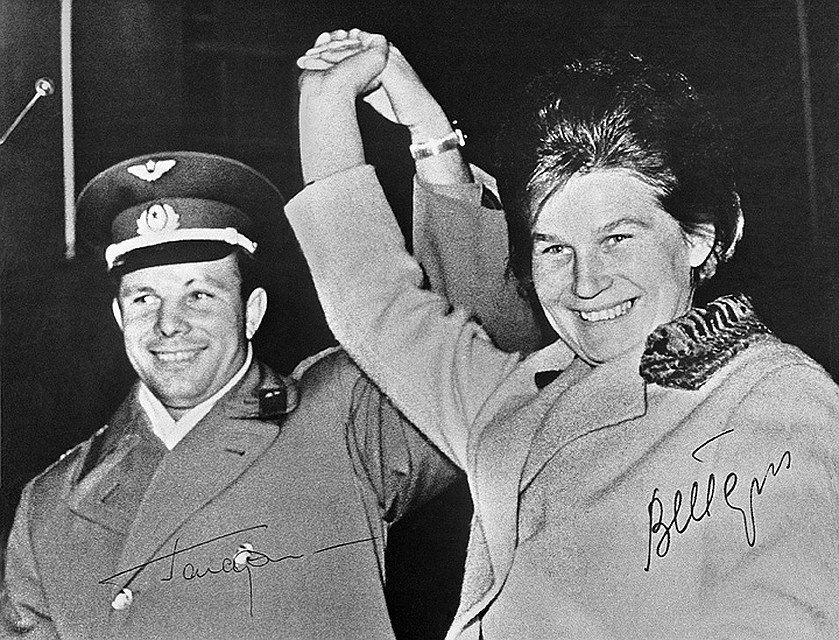 1963 год. Советские герои космоса Юрий Гагарин и Валентина Терешкова в Берлине. Фото АДН-ТАСС