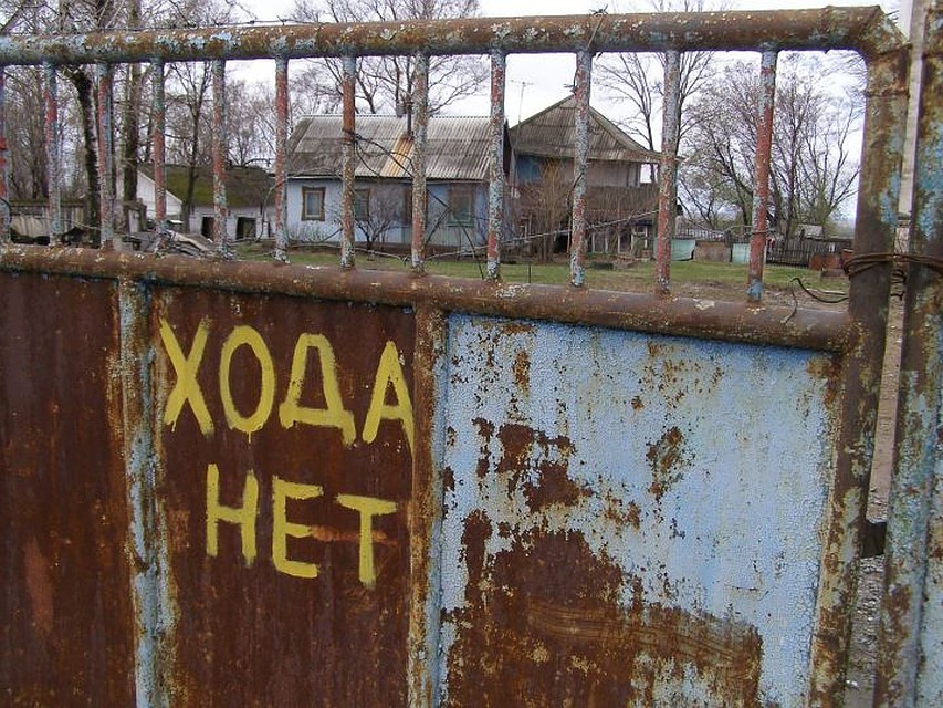 о возможном восстановление дома сторож участка сказал: "Они передумали". Фото: Надежда ВЫХОДЦЕВА