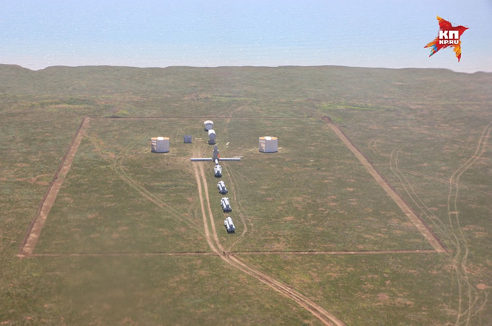Бомбить самолеты будут в том числе и предполагаемые нефтяные заводы Фото: Егор АБАКШИН