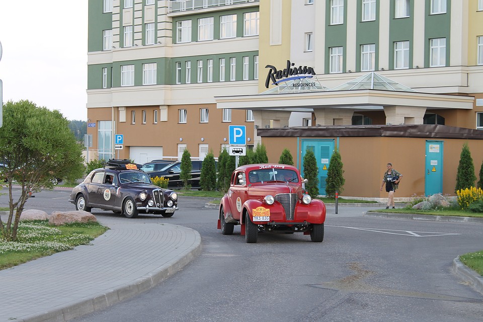 В закрытых автомобилях путешествовать из Пекина гораздо удобнее. Фото: Владимир ГАВРИЛОВ