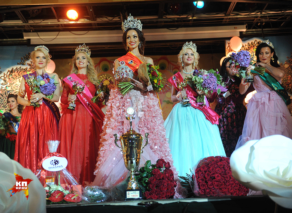 Нет, это не смотр красавиц, стремящихся найти себе хорошую партию. Эти дамы себе мужей давно нашли Фото: Владимир ВЕЛЕНГУРИН